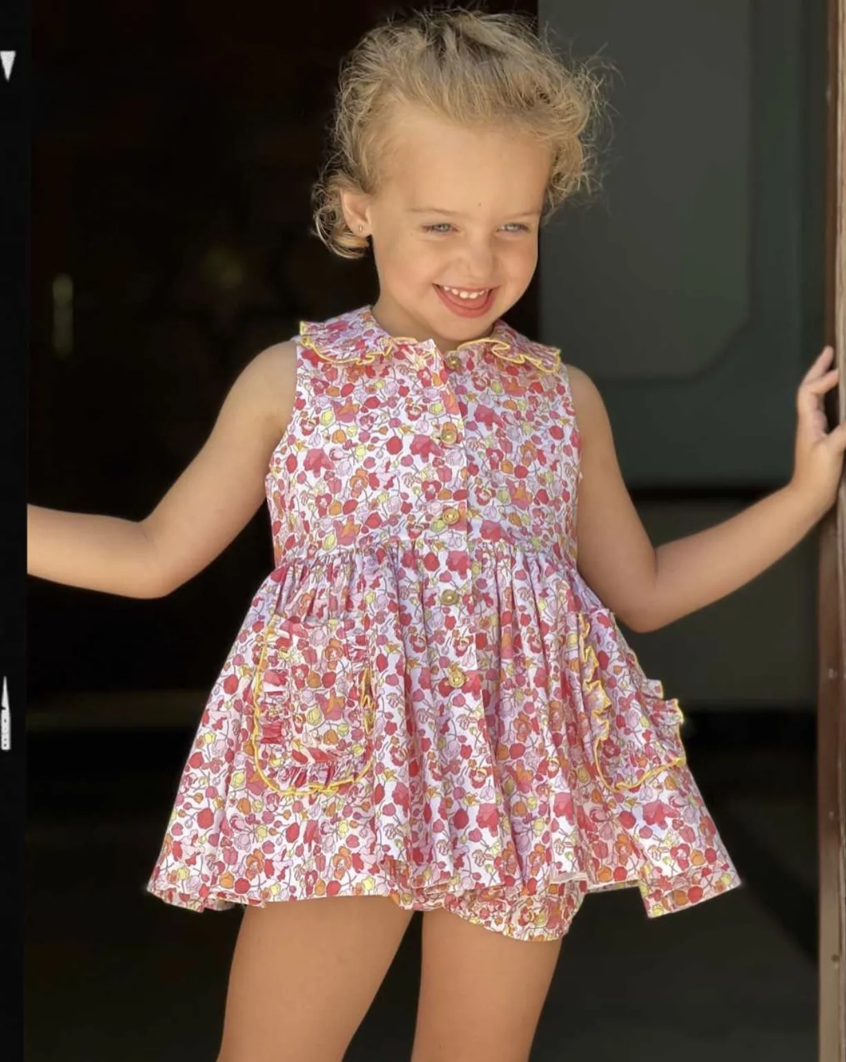 Conjunto de Jesusito y braga con flores de La Peppa