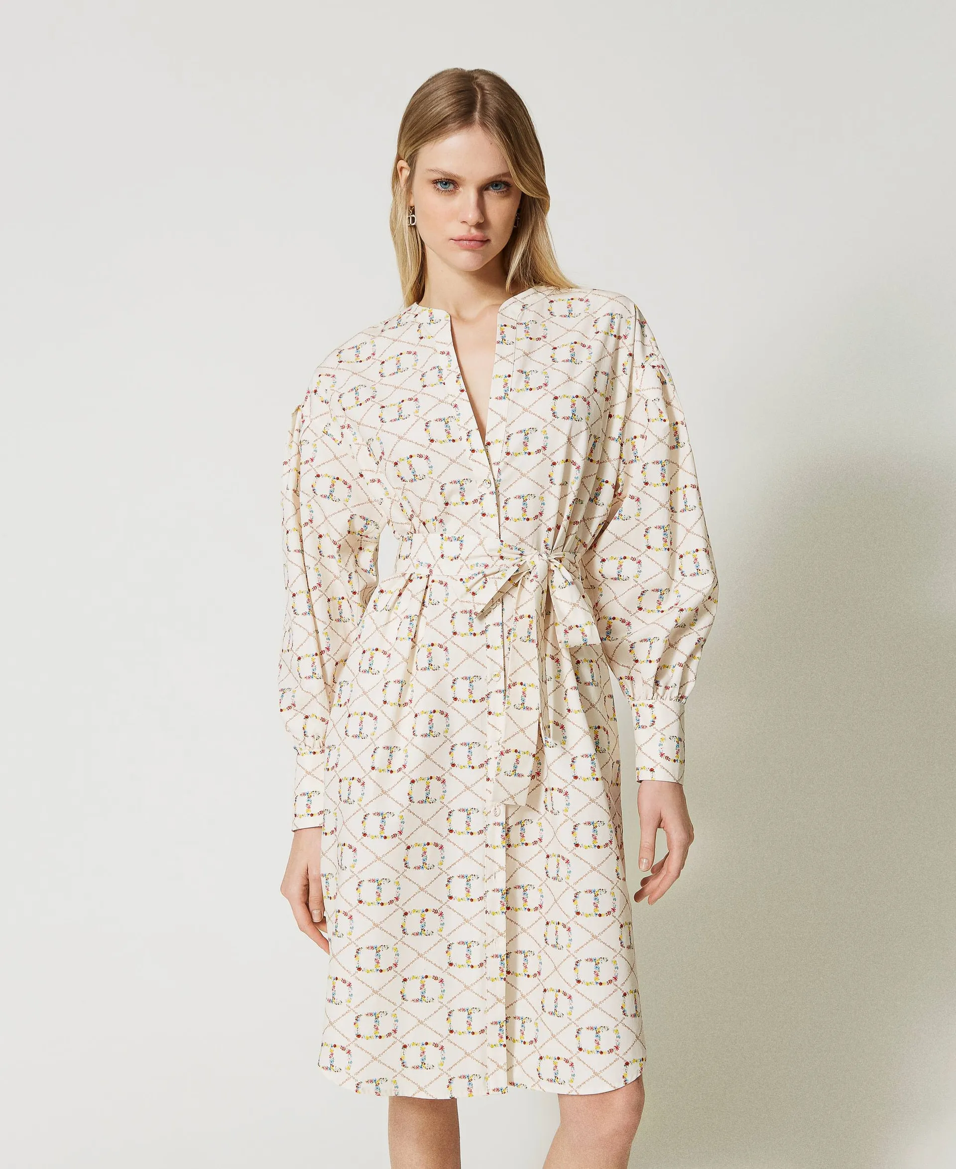 Vestido camisero con logotipo Oval T allover