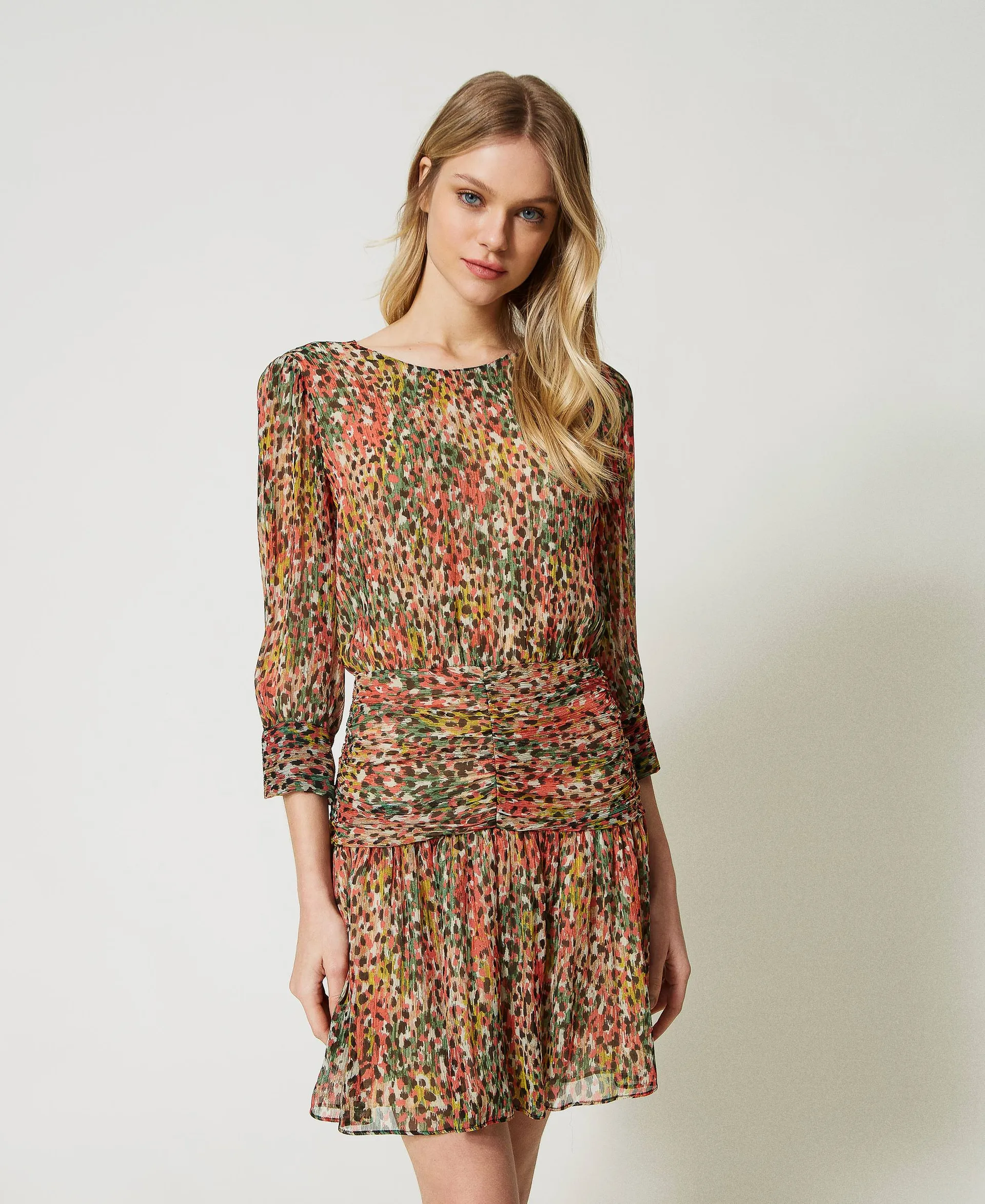 Vestido corto de crepé animal print
