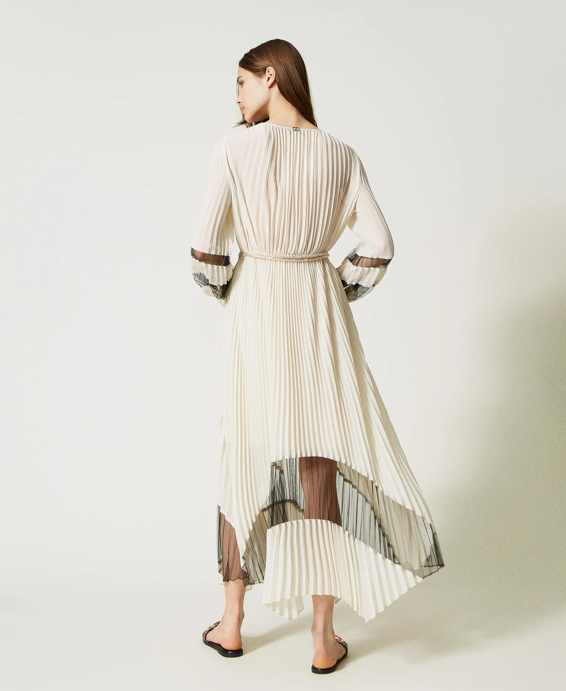 Vestido largo de georgette y tul plisado