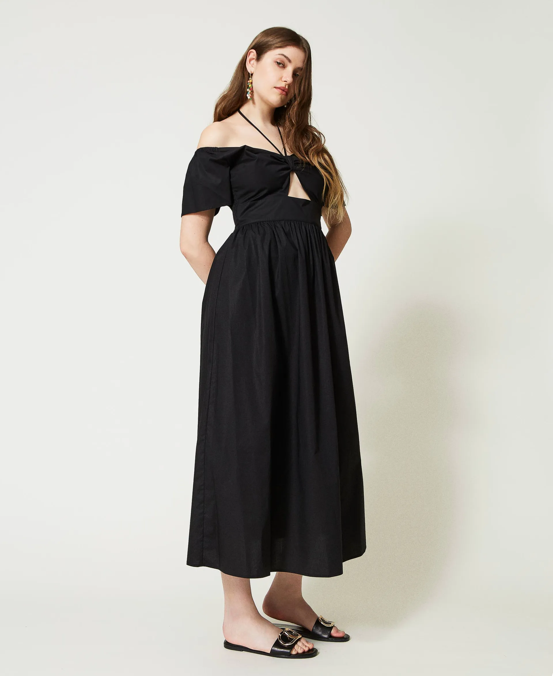 Vestido largo de popelina con troquelado
